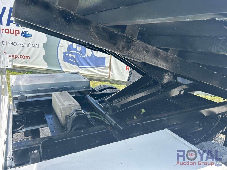 2019-ford-f-550-4x4-ext.-cab-chipper-truck-image-13