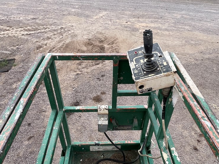 #1017-•-scissor-lift-image-24