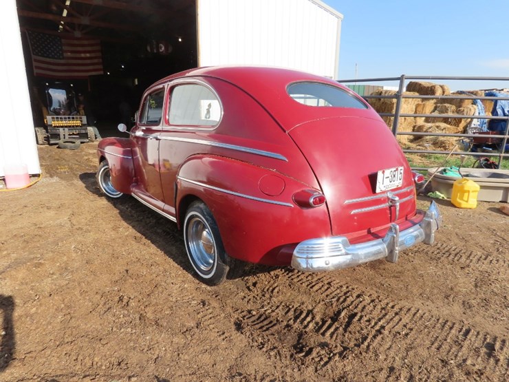 1946-ford-super-deluxe-tudor-sedan-image-5