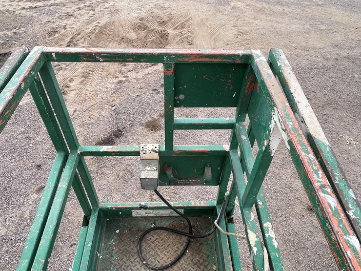 #1017-•-scissor-lift-image-23