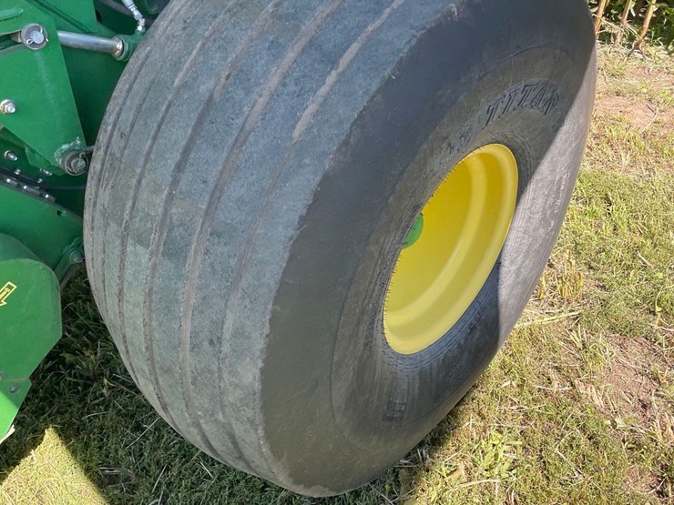 2013-john-deere-569-premium-image-40