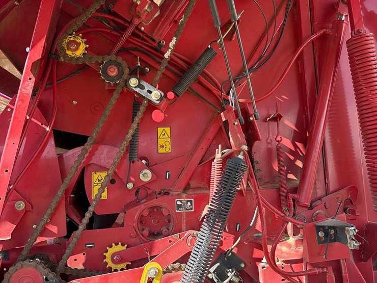 2015-new-holland-roll-belt-560-image-41