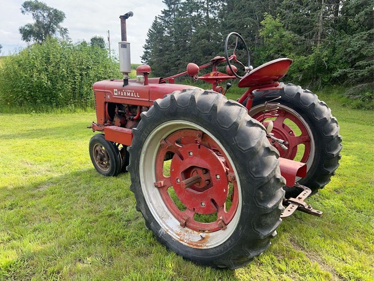 1947-farmall-h-image-3