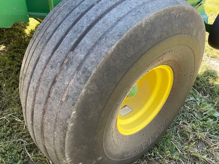 2019-john-deere-560m-image-10
