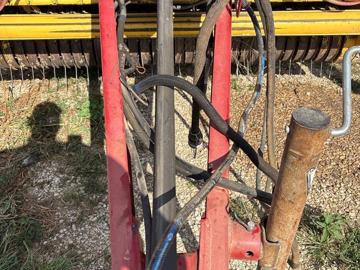 2015-new-holland-roll-belt-560-image-7