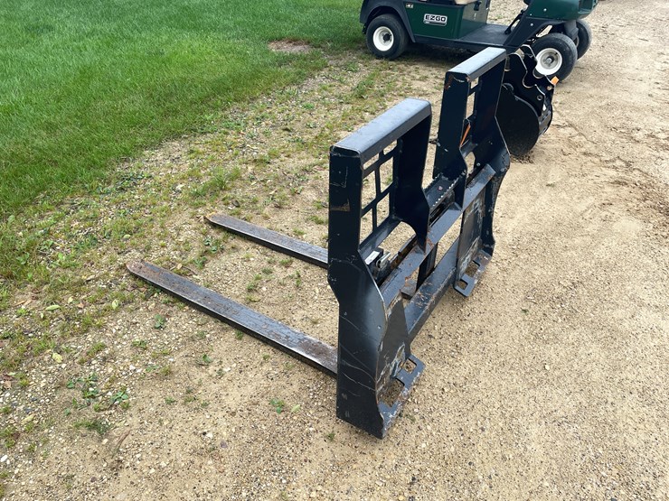 #194-•-stout-skid-steer-mount-pallet-forks-image-6