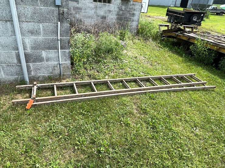 #5503-•-wooden-extension-ladder-image-1