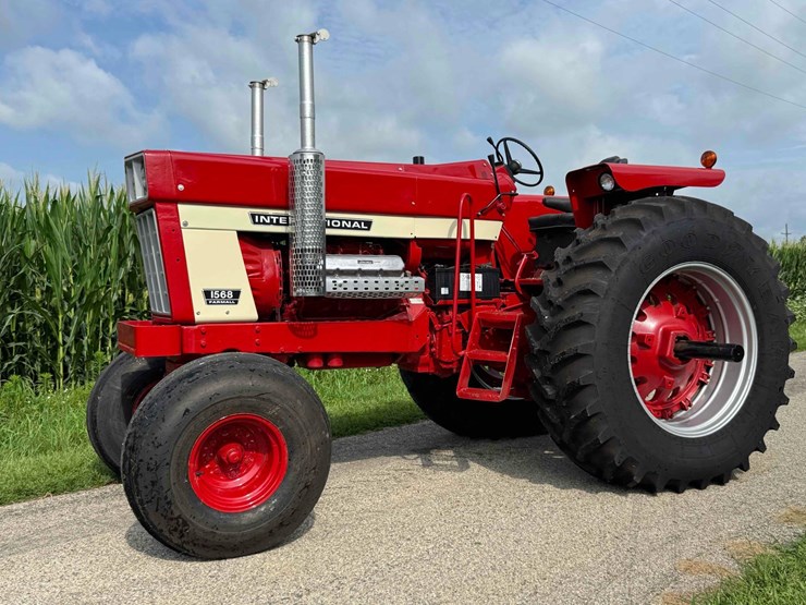 1974-ih-1568-tractor-image-16