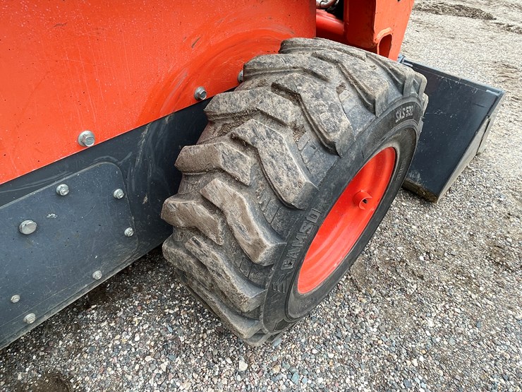 2016-kubota-ssv75-image-31