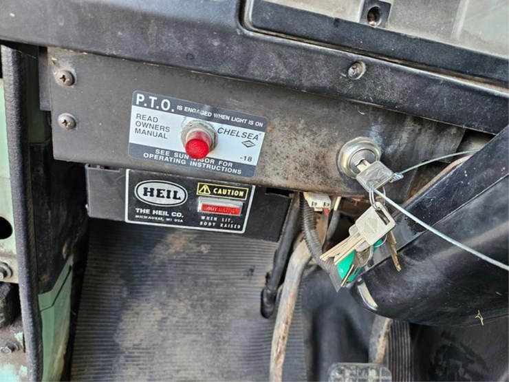 #384-•-1995-ih-4900-crew-cab-dump-truck-image-35