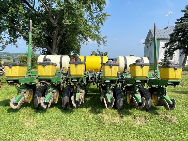 #5551-•-john-deere-p7000-planter-seeder-image-7