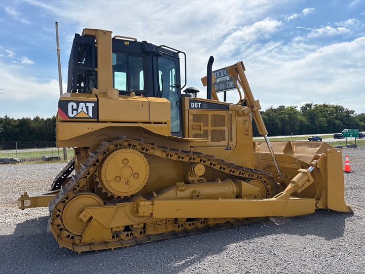 2007-caterpillar-d6t-xl-image-4