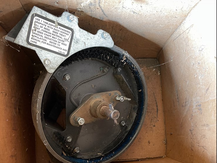 #5515-•-(6)-john-deere-seed-meters-image-5