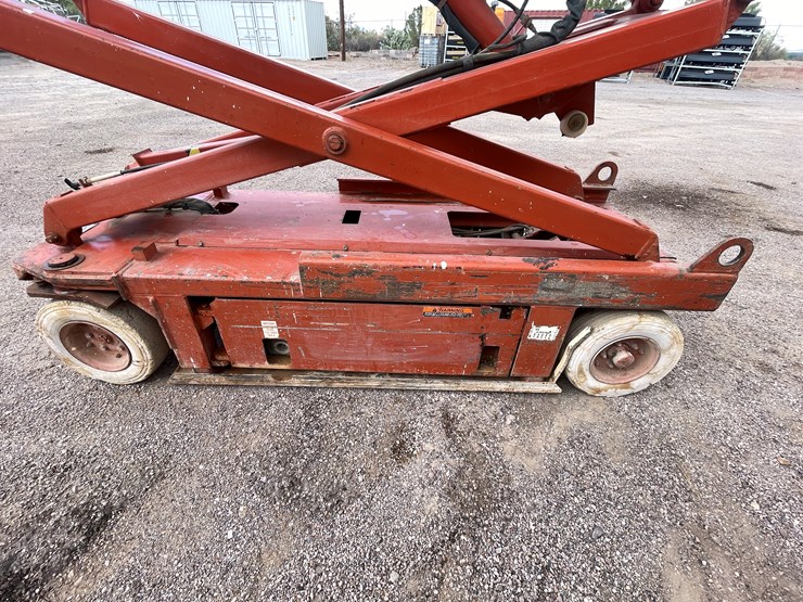 #1017-•-scissor-lift-image-9