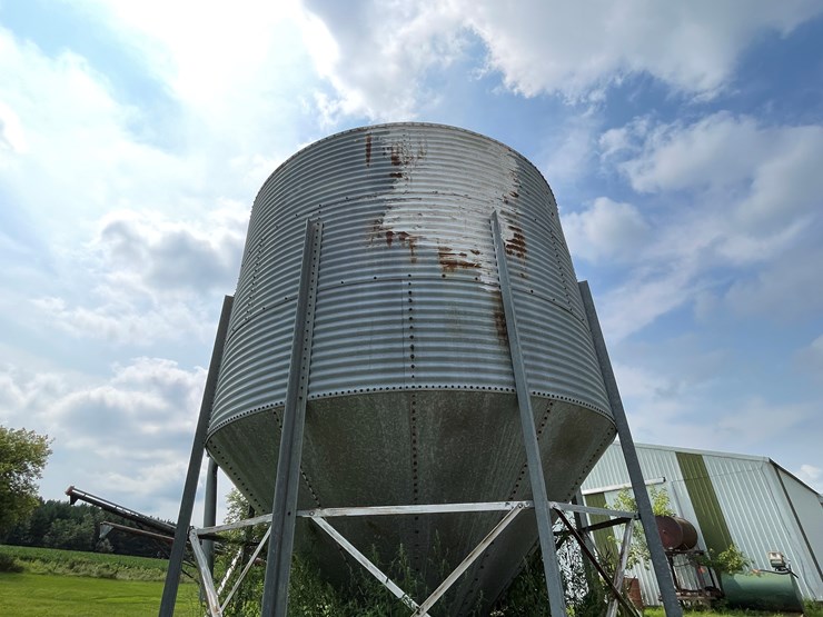#5493-•-metal-feed-bin-image-9