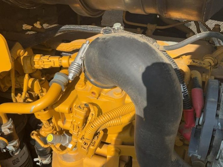 2017-deere-450k-lgp-image-46