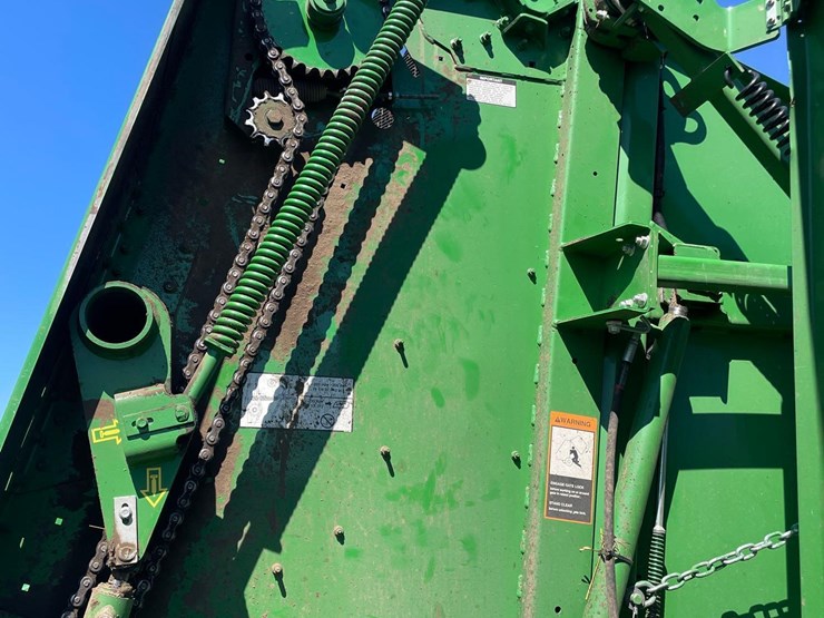 2019-john-deere-560m-image-33