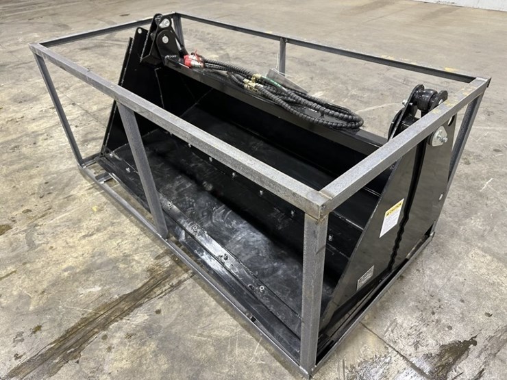 2025-topcat-4-in-1-bucket-image-2