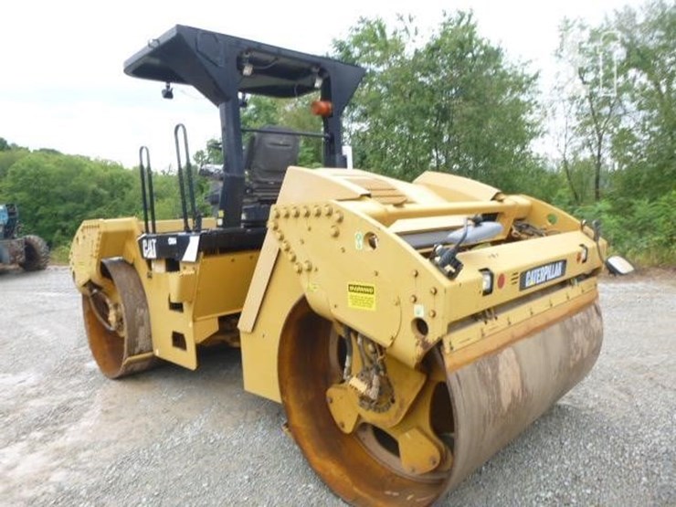 2014-caterpillar-cb64-image-24