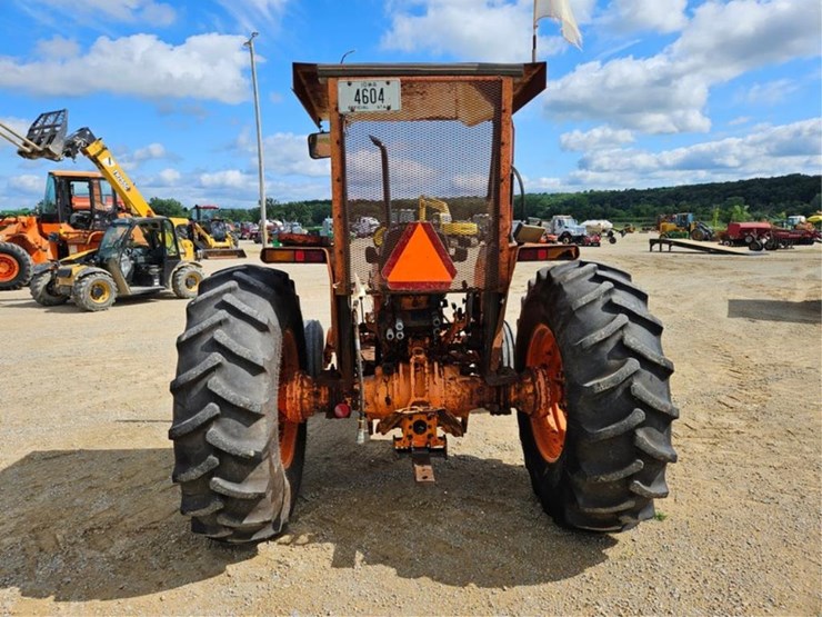 massey-ferguson-383-image-4
