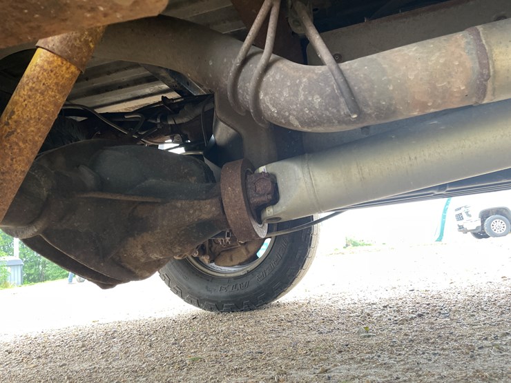 #112-•-2015-chevy-2500-diesel-4x4-pickup-(has-wi-title)-image-18