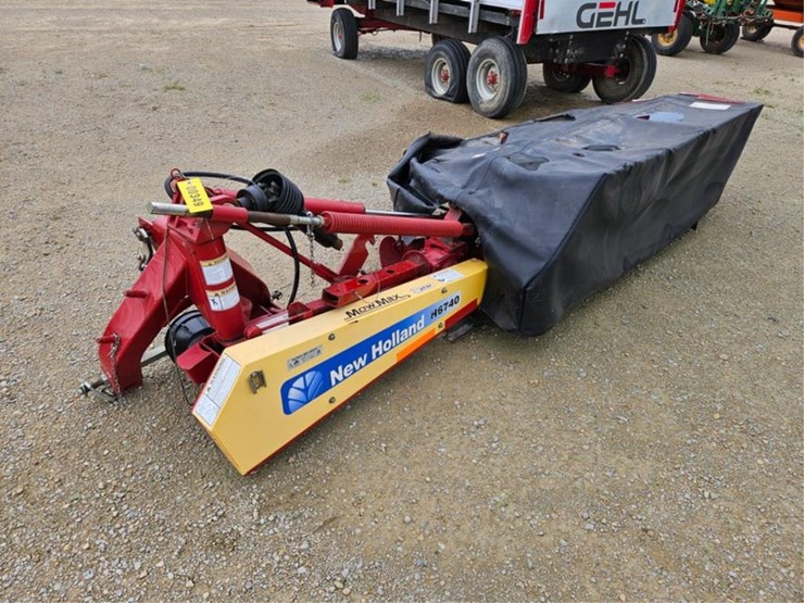 new-holland-h6740-image-3