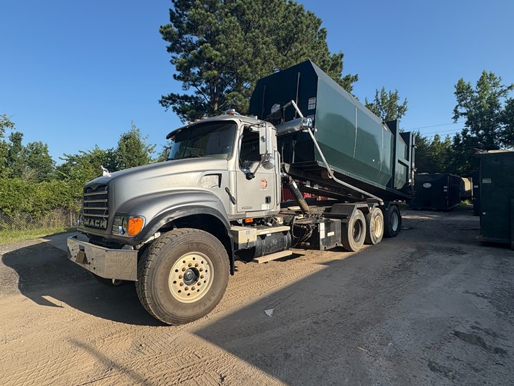 #157-•-#30525-•-2007-mack-cv-t/a-daycab-garbage-truck-vin:-1m2ag11c47m067004-image-1