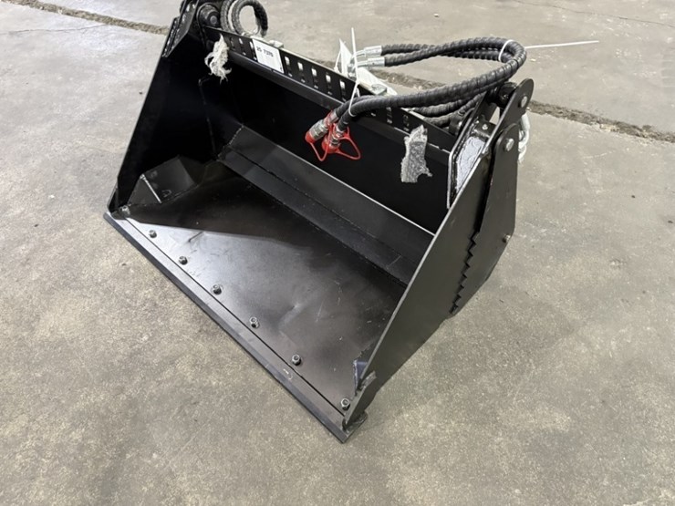 2025-ir-27"-4-in-1-bucket-image-2