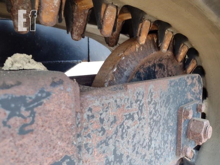 2013-morooka-mst800vd-image-25
