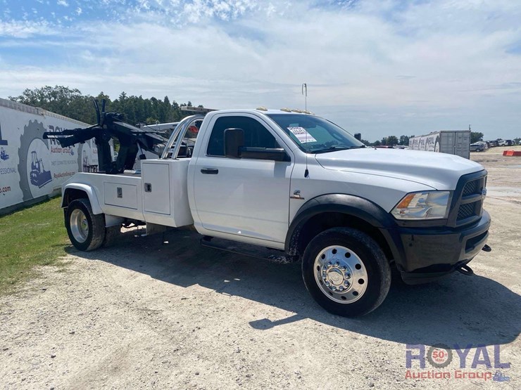 2014-dodge-ram-5500-image-2
