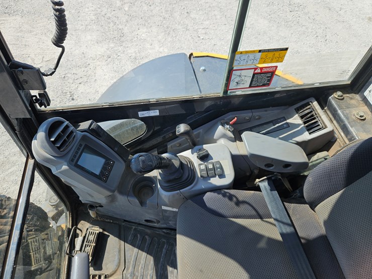 2019-deere-35g-image-19