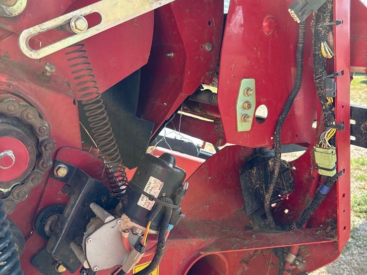 2015-new-holland-roll-belt-560-image-61