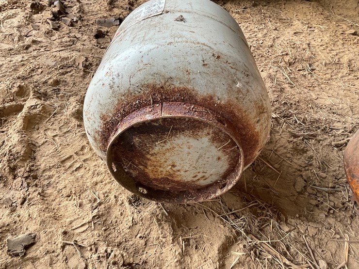 #5509-•-(2)-20-lb-propane-tanks-image-7