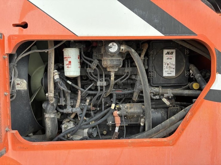 2013-jlg-8042-image-7