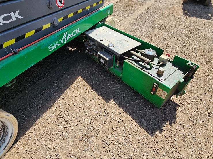 #129-•-2015-skyjack-sj-4632-scissors-lift-image-12