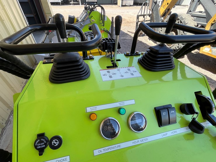 #4601-•-landhero-mini-skid-steer-loader-image-12