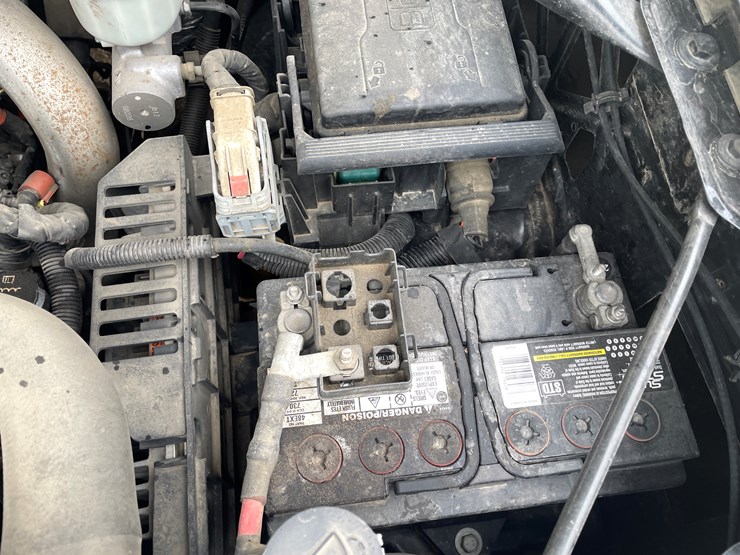 #112-•-2015-chevy-2500-diesel-4x4-pickup-(has-wi-title)-image-36