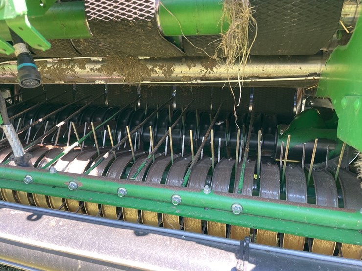 2019-john-deere-560m-image-16