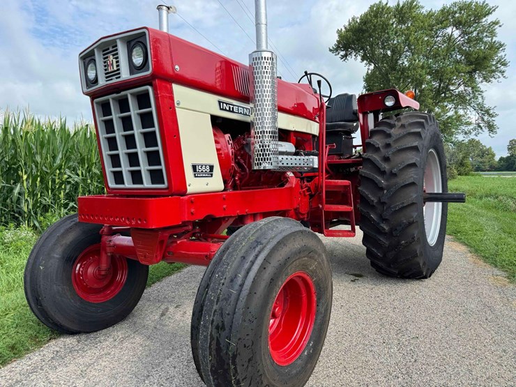 1974-ih-1568-tractor-image-9