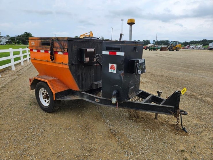 #354-•-km-industries-hot-box-asphalt-trailer-image-7