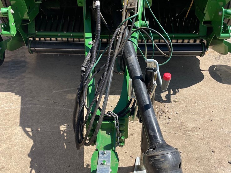 2021-john-deere-560m-image-16