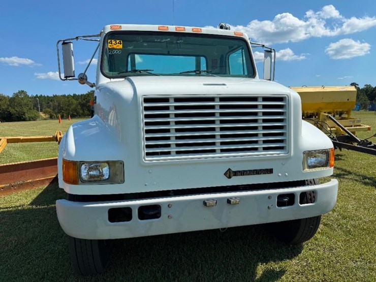 2000-international-4900-image-2
