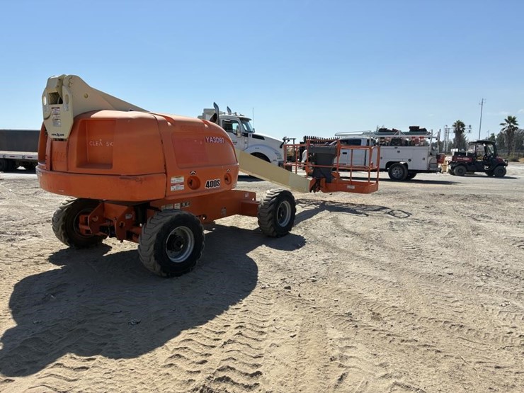 2012-jlg-400s-image-3