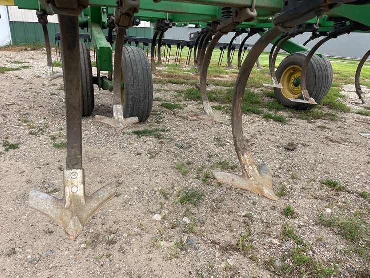 john-deere-2210-image-16