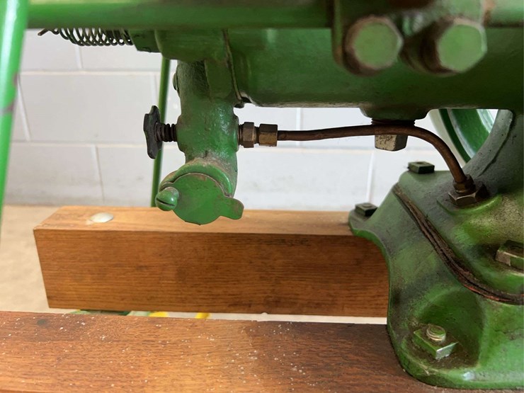 john-deere-e-1-1/2hp-engine-image-18