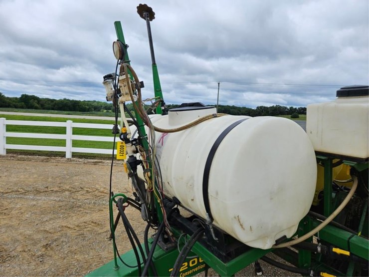john-deere-7200-image-16