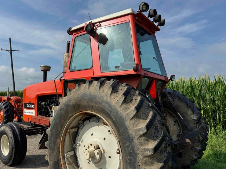 1980-allis-chalmers-7060-image-2