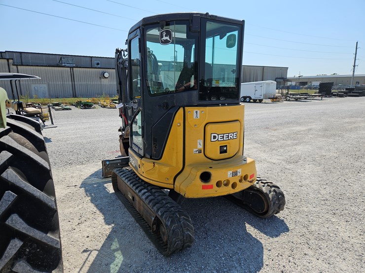 2019-deere-35g-image-12