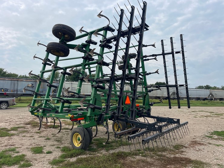 john-deere-2210-image-5