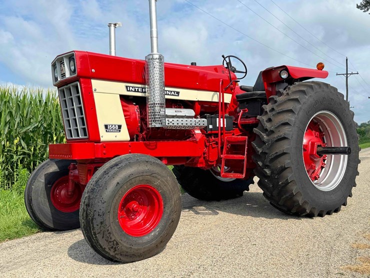 1974-ih-1568-tractor-image-14